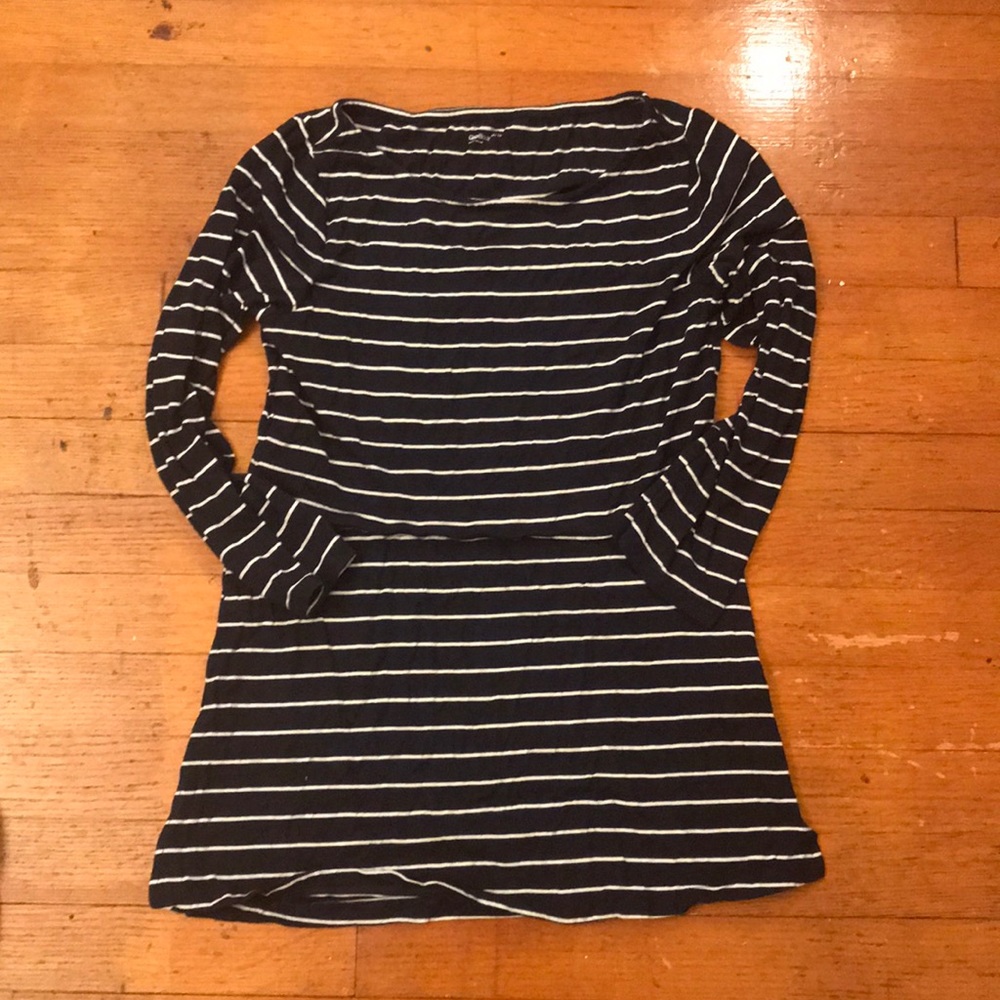 Gap Nursing top